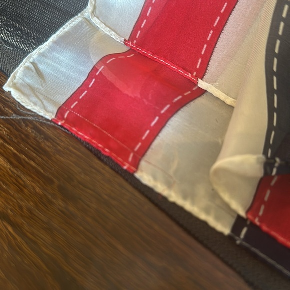 Gucci iconic Red&Blue silk scarf - Picture 7 of 9